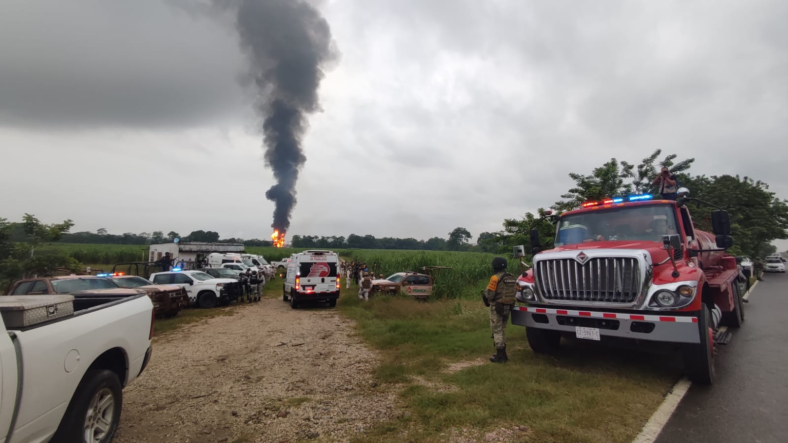 Explota ducto de Pemex en Tabasco; deja un muerto y más de 100 personas desalojadas