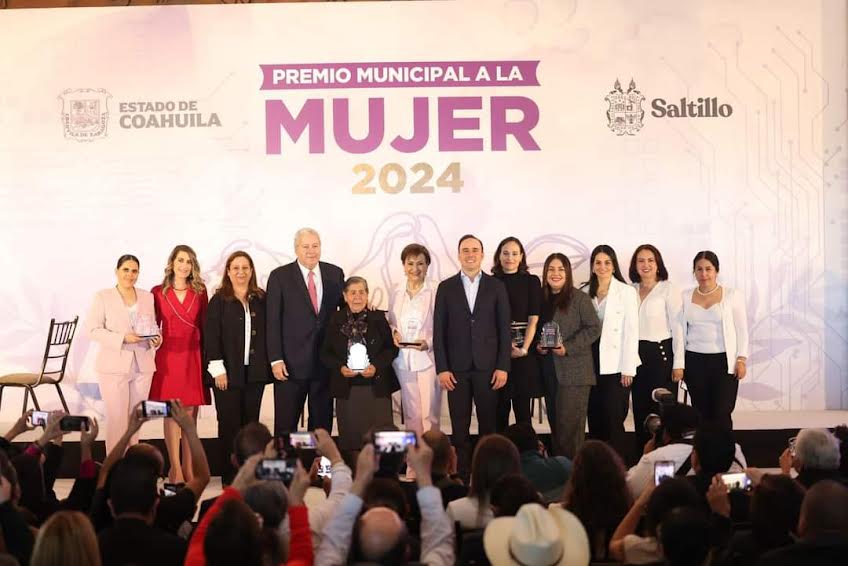 Reconocen Manolo y Chema a mujeres saltillenses